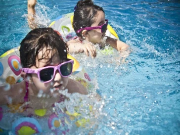 Varför din pool behöver en vattenkvalitetsmonitor med flera-parametrar